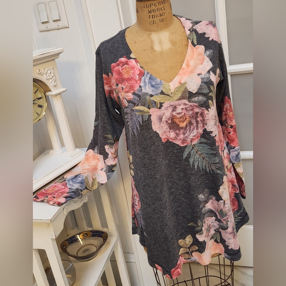 SOFT SURROUNDINGS L/S V-Neck Floral Top Beautiful EUC